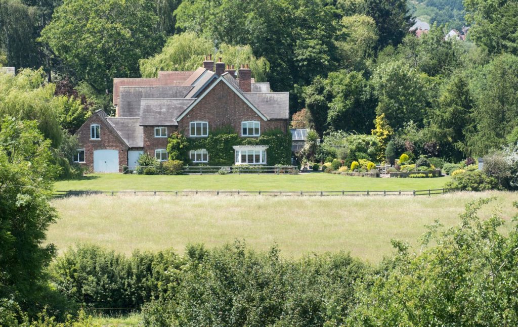 Homes within commuting distance of Grantham