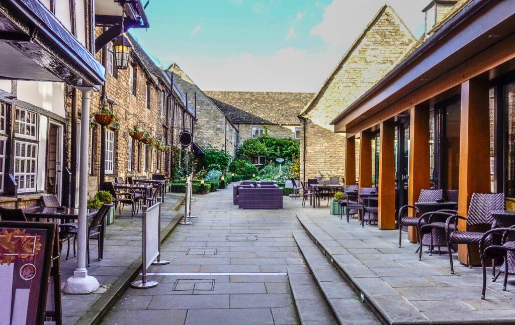 Moving to Oundle: town character and community